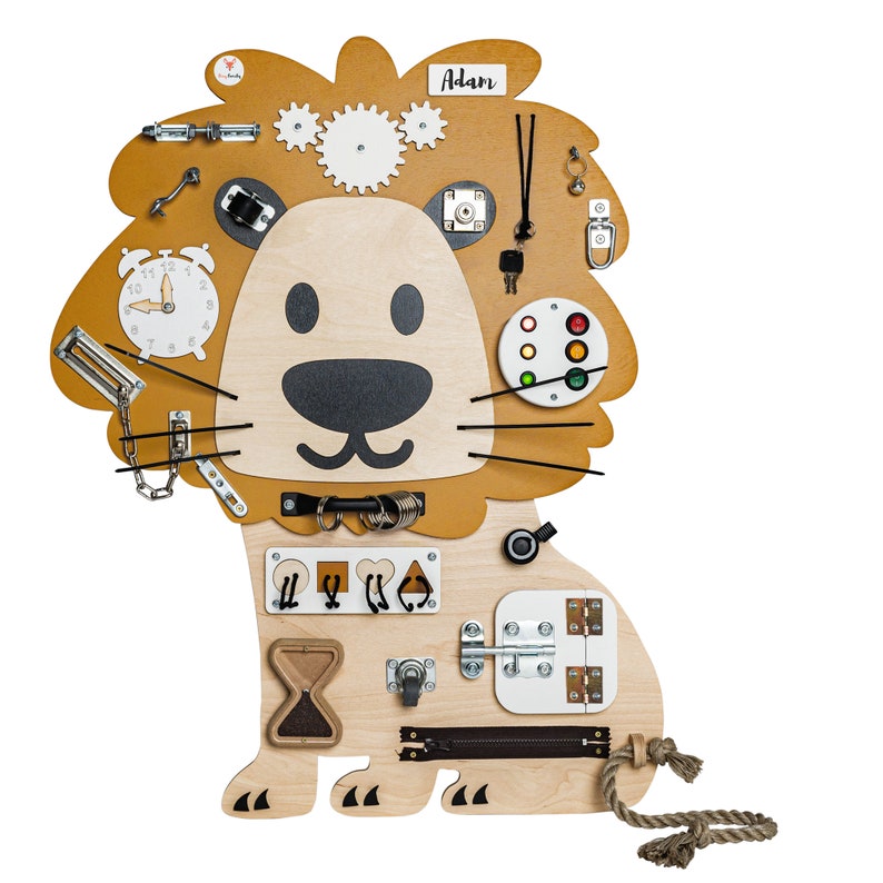 Busy Board - Lion Edmund - Dekorationen