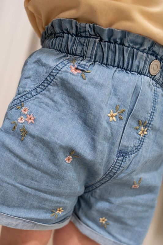 Denim shorts embroidered with small flowers (various sizes)