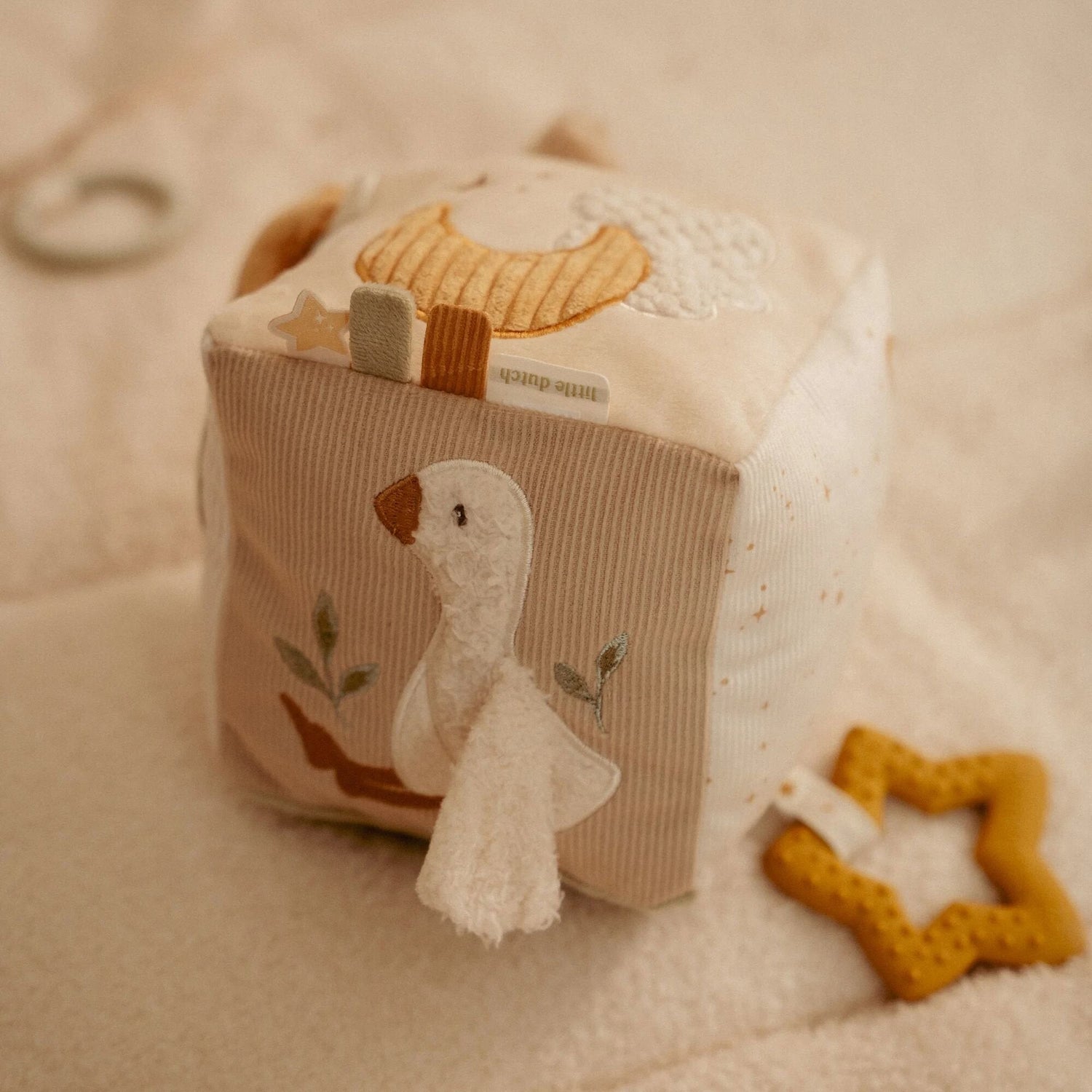 Cube d'activités - Beige - Newborn Naturals liste 