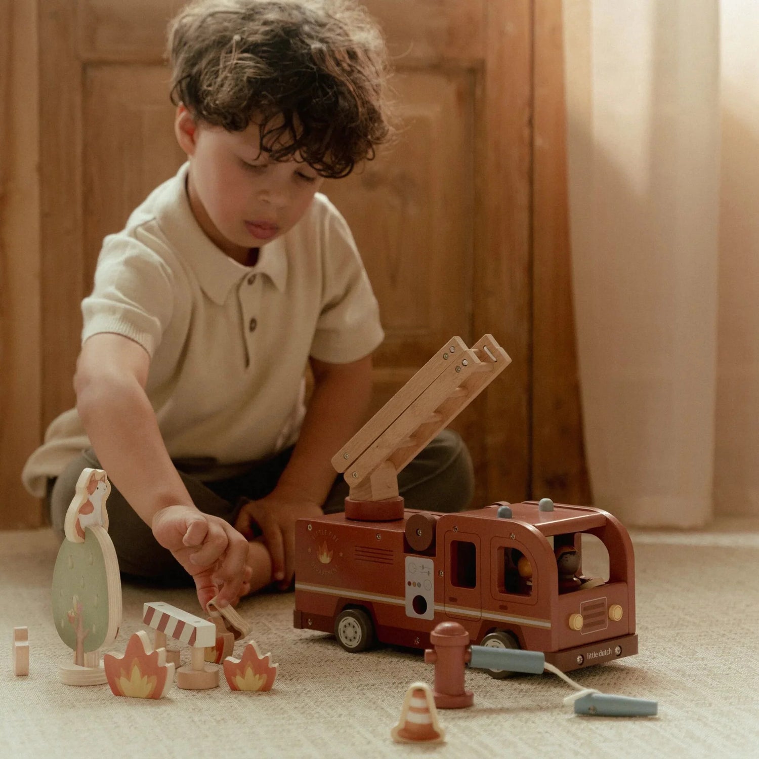 Camion de pompiers en bois – Rouge