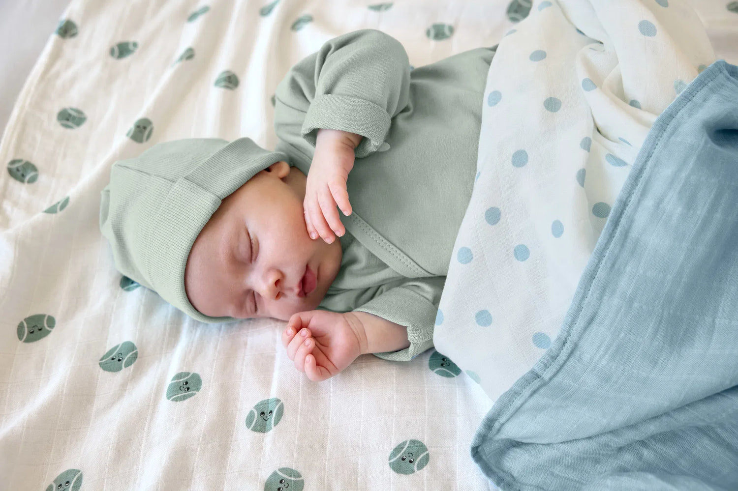 Bonnet Bébé GOTS - Tiny Team, granite vert