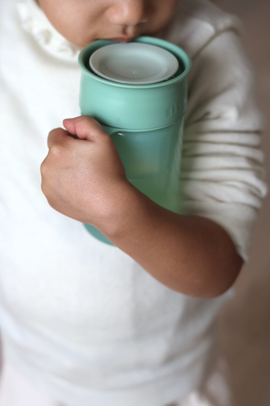 Tasse d’apprentissage 360° (divers coloris)
