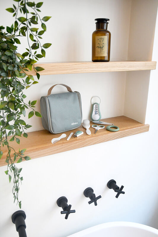 Trousse de toilette 10 accessoires - Vert sauge liste 