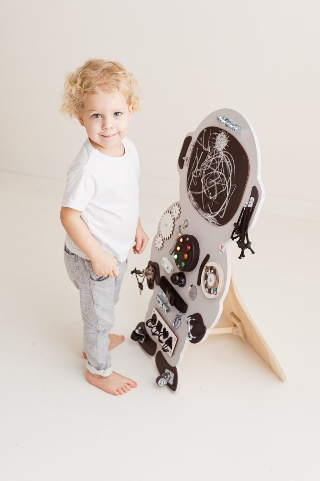 Busy Board - Astronaute