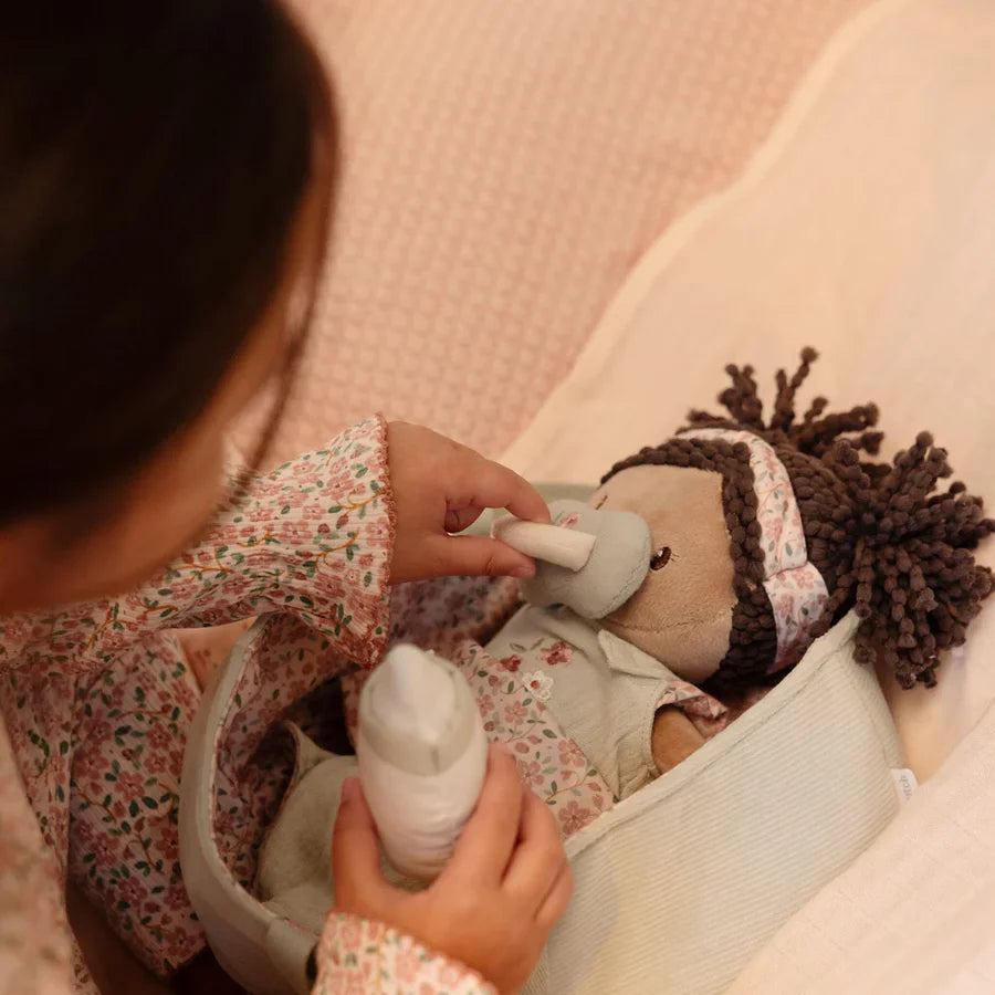 Poupée bébé dans son panier - Evi