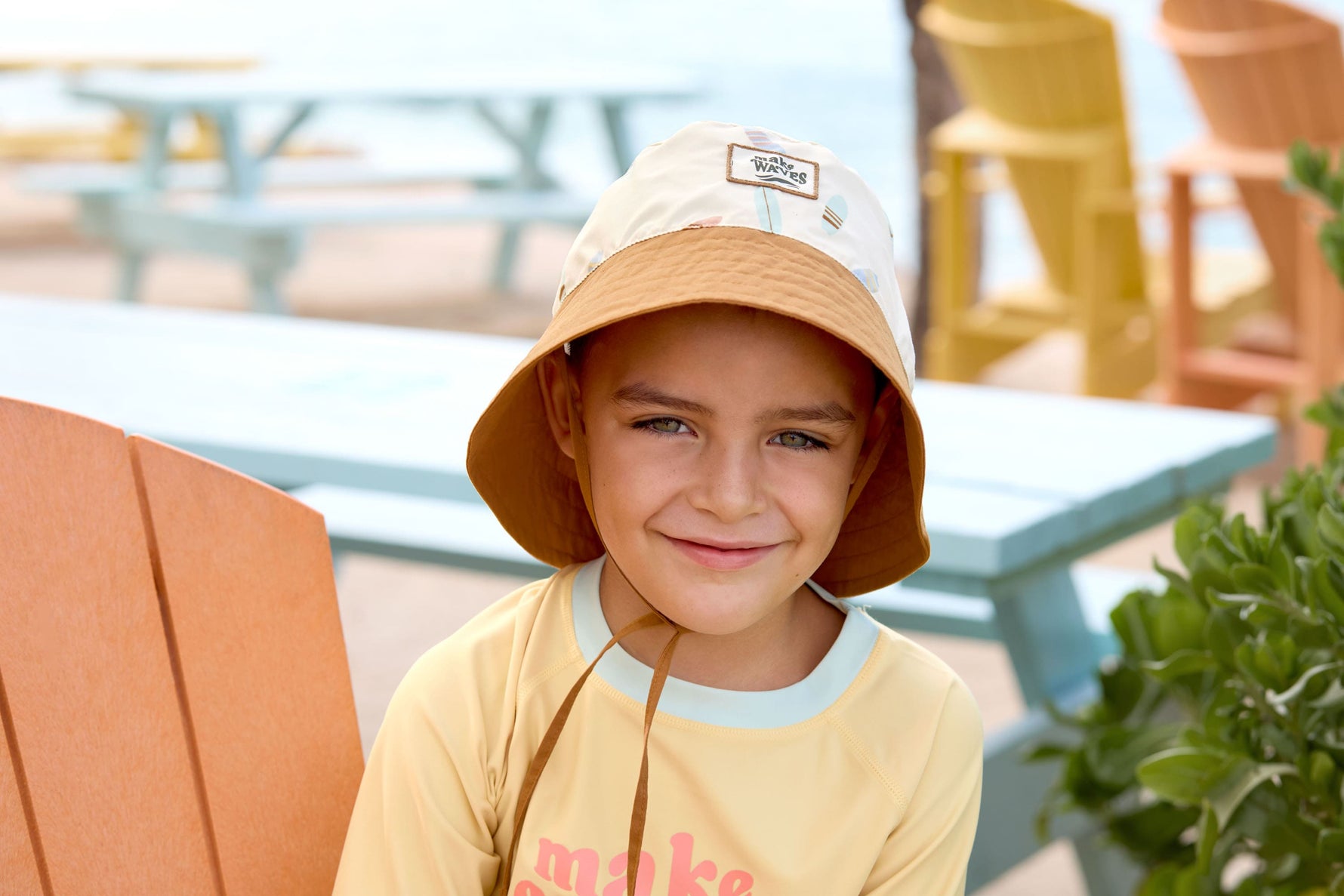 UV-Schutz-Bob für Kinder – Surfboards in Ecru (verschiedene