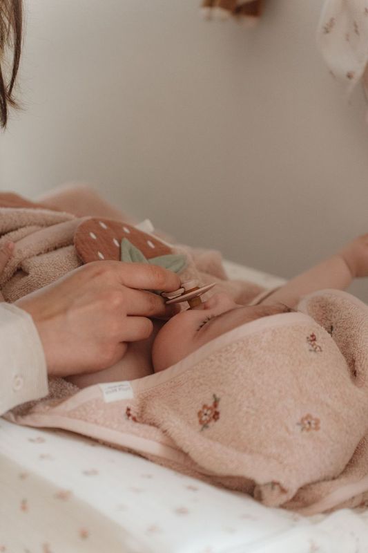 Schnullerhalter aus Musselin Erdbeere - Kuscheltier