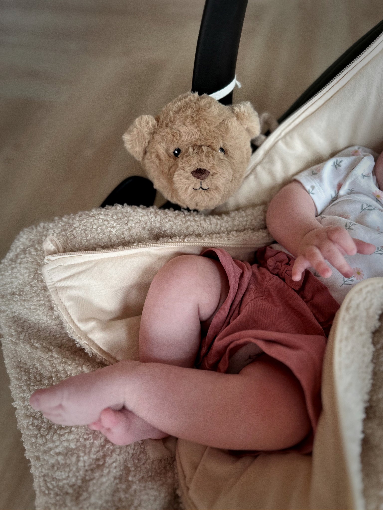 Lou brun - Comforter on the go - jouet d’activité