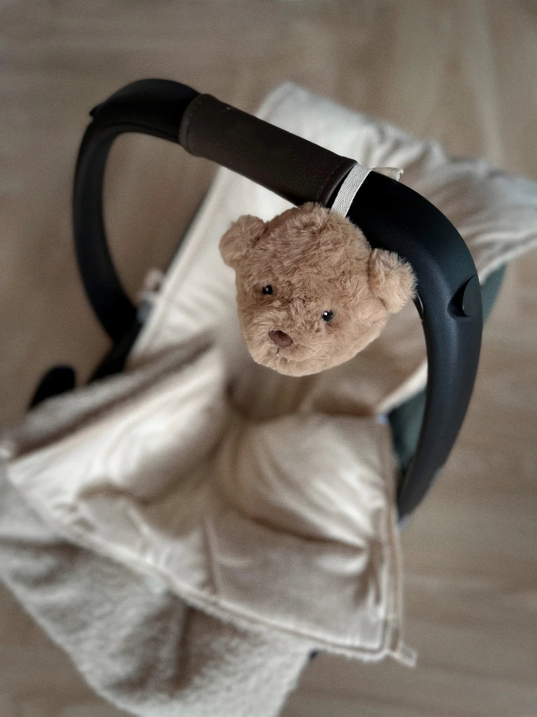 Lou brun - Comforter on the go - jouet d’activité