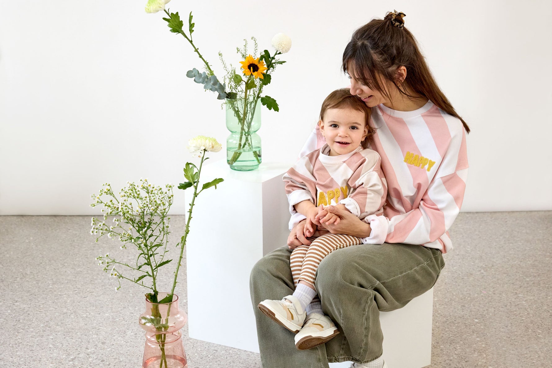 Unisex-Sweatshirt Happy – Milky/Peach (verschiedene Größen)