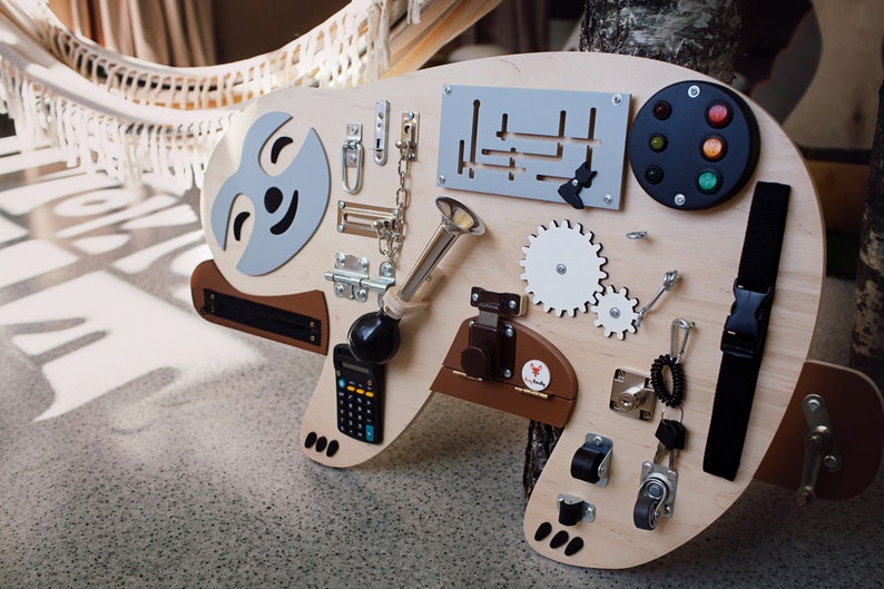 Busy Board - Max le paresseux - Mural - Décorations