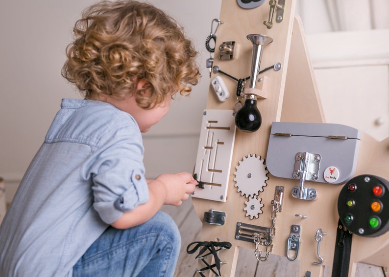 Busy Board - Mika Lama - Décorations